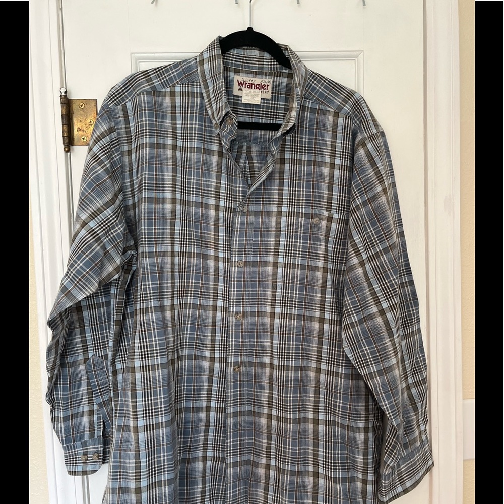 COPY - Wrangler men’s button front long sleeve shirt size extra large